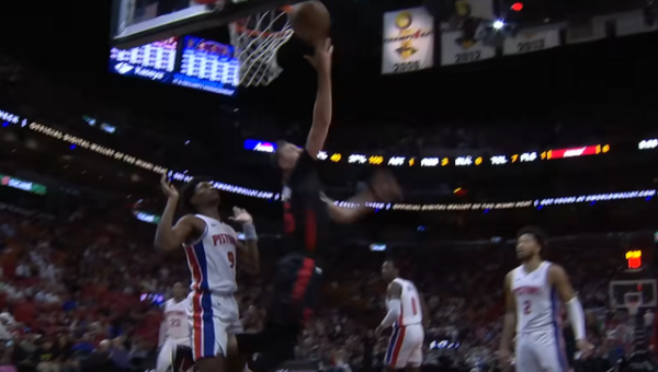 Gražiausias NBA nakties epizodas - efektinga D. Robinsono ataka (VIDEO)